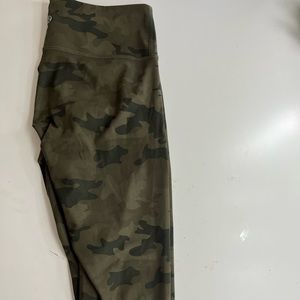 Camo size 6 Lululemon capri leggings